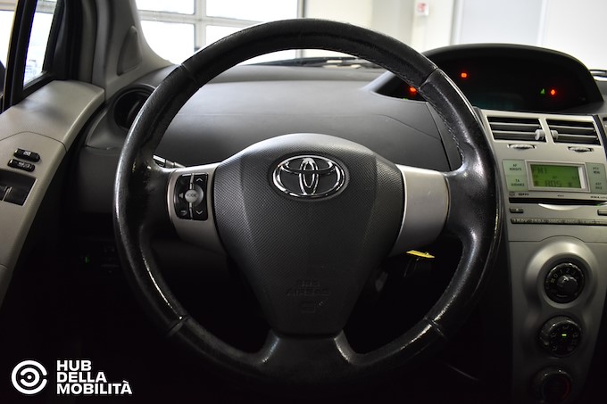 TOYOTA Yaris 1.0 5 porte Sol